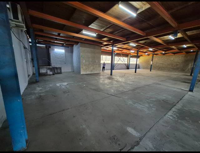 2,110M² WAREHOUSE FOR SALE IN HERIOTDALE